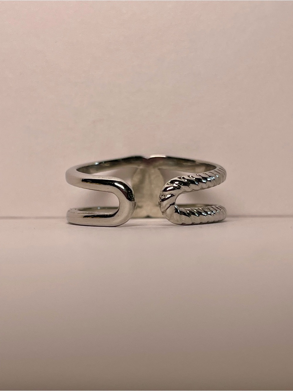 Silver Interlocked Ring - Picture 4 of 6